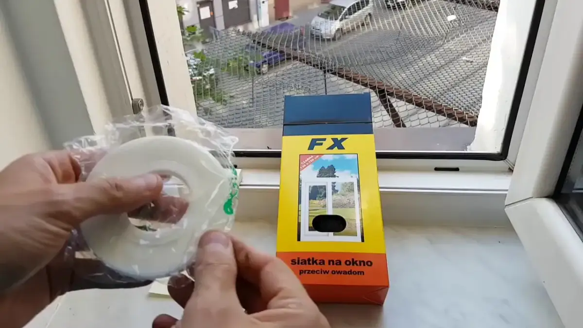 Jak zamontować siatkę na okno przeciw owadom, aby uniknąć inwazji?