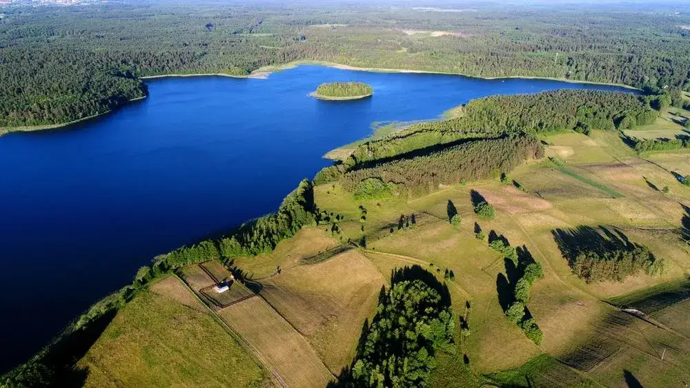 Atrakcje Warmii i Mazur: Odkryj ukryte skarby regionu i przyrody