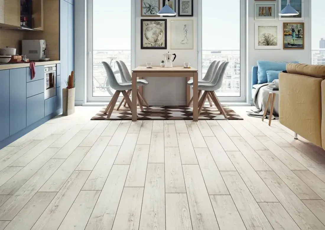 Jak układać panele podłogowe z V-fugą: praktyczny poradnik montażu krok po kroku