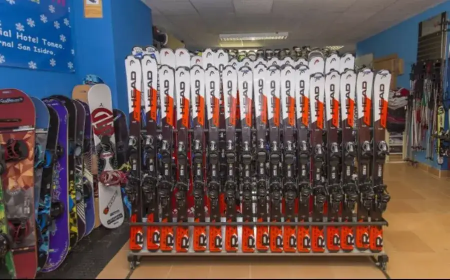 Alquiler esquís San Isidro: Mejores precios y opciones disponibles