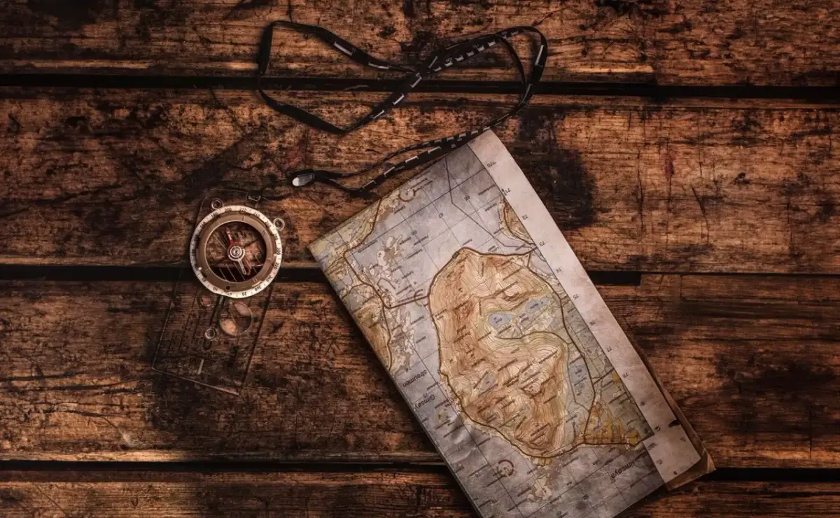 Jak posługiwać się kompasem i mapą, aby nie zgubić się w terenie