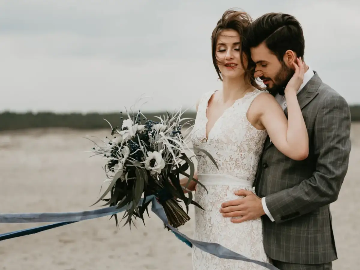 Najlepsze dodatki do koronkowej sukni ślubnej, które zachwycą każdego