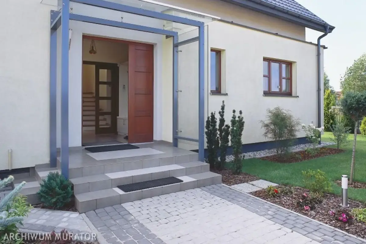 Jak zrobić zadaszenie nad drzwi - proste kroki i materiały do wyboru