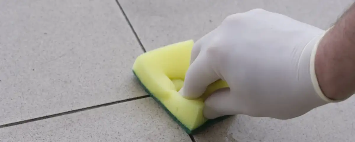 Jak prawidłowo zmywać fugę - poznaj najlepszy moment na czyszczenie