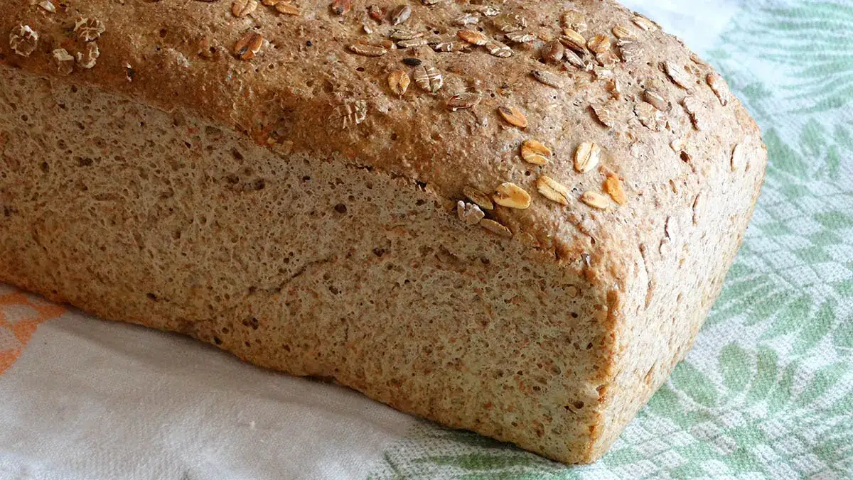 W jakiej temperaturze piec chleb pszenno-żytni, aby uniknąć zakalca?