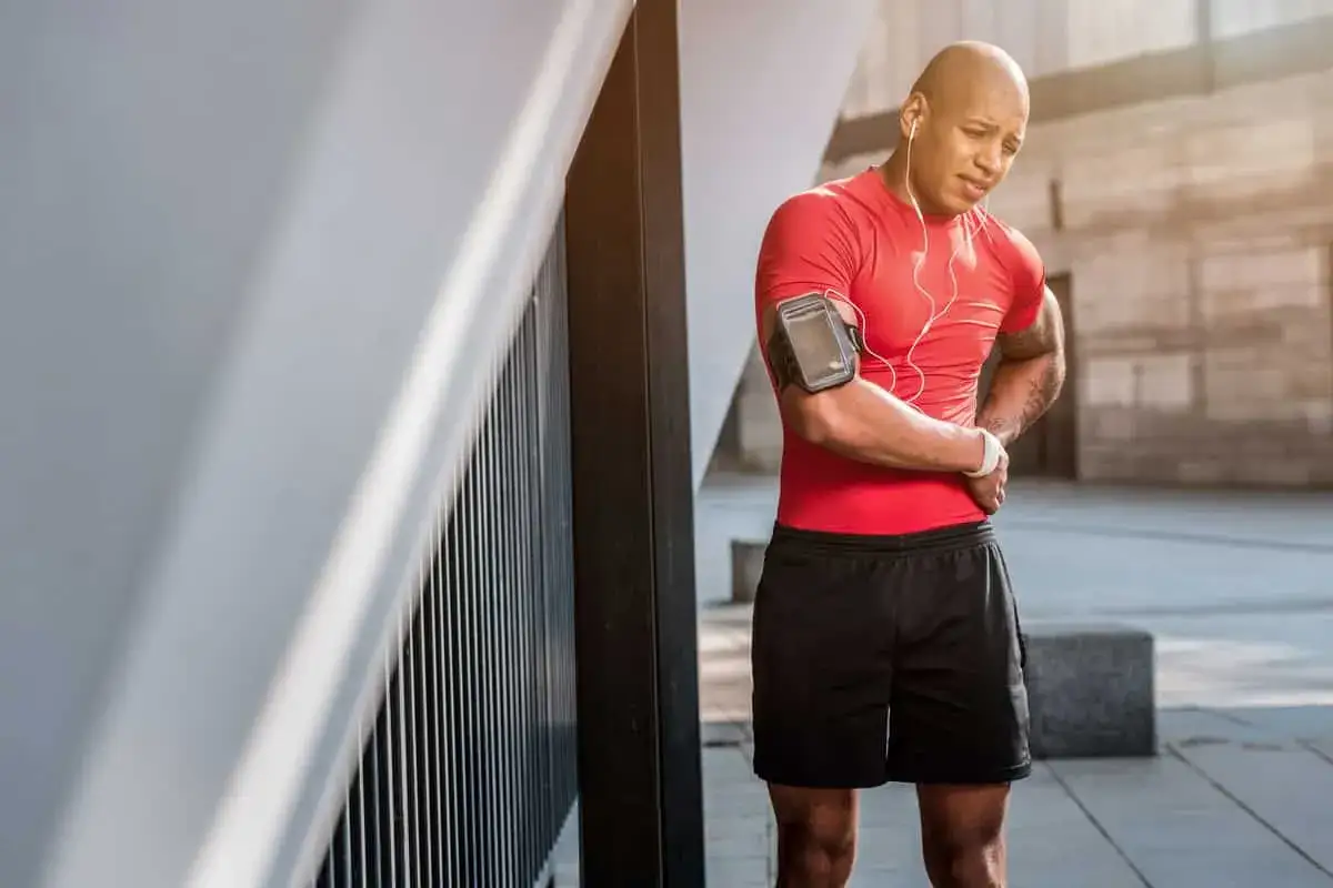 Douleur hanche droite après footing : causes, solutions et prévention