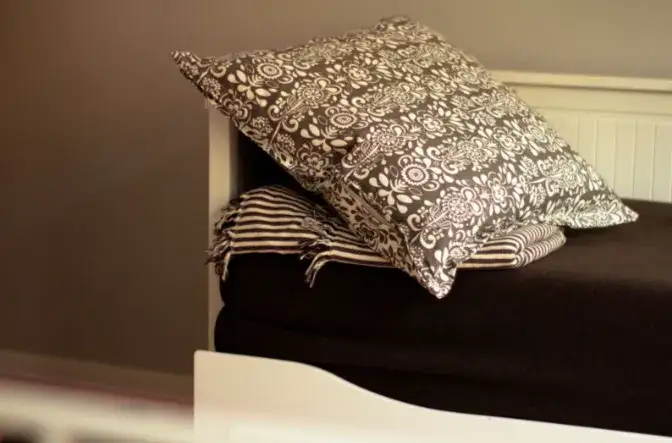 Jak prać poduszki z granulatem, aby ich nie zniszczyć? Sprawdź!