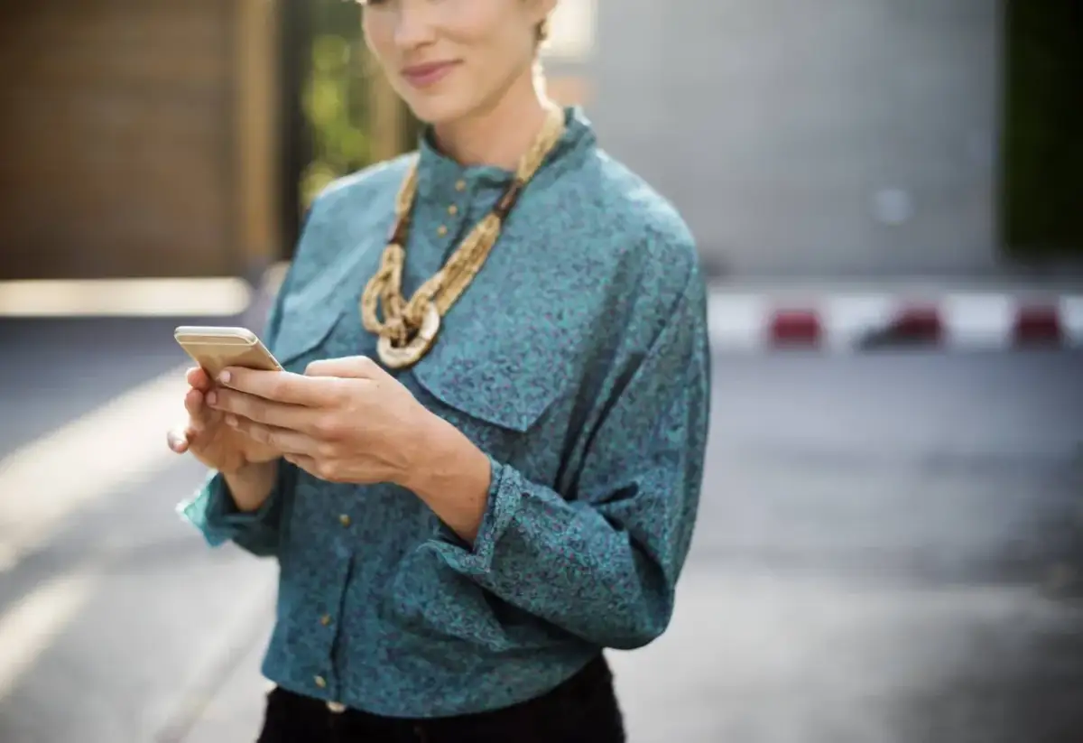 Roaming w Grecji – Co warto wiedzieć o opłatach i usługach?