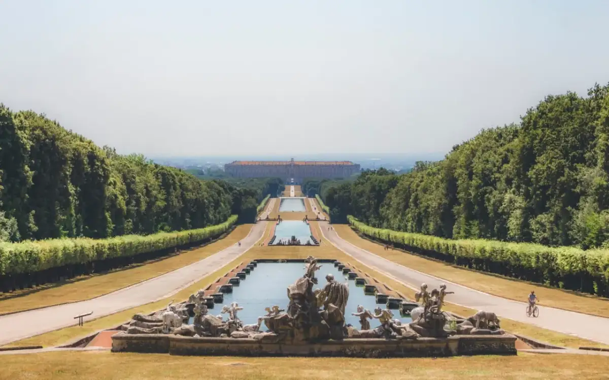 Pałac królewski w Casercie: Historia, architektura i atrakcje turystyczne
