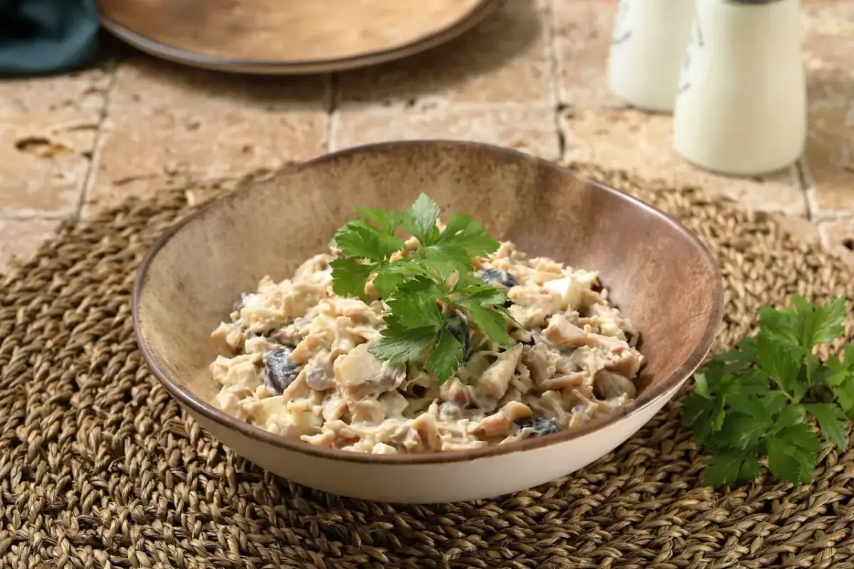 Jak zrobić sałatkę z pieczarek - prosty przepis na pyszną przekąskę