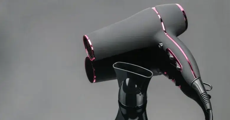 Jaka suszarka do włosów? Najlepsze modele, które chronią Twoje włosy