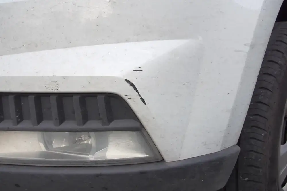 Jak naprawić odprysk lakieru na zderzaku - uniknij kosztownych błędów