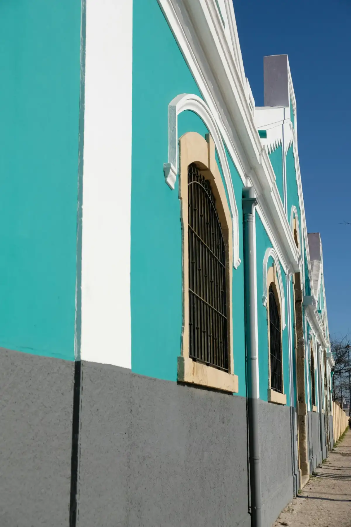 Farba elewacyjna: kluczowy element wykończenia budynków