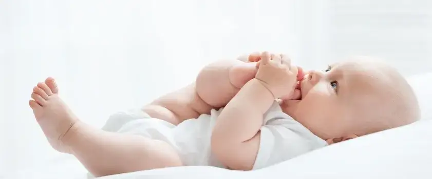 Jak stymulować rozwój 6 miesięcznego dziecka przez zabawę i ćwiczenia