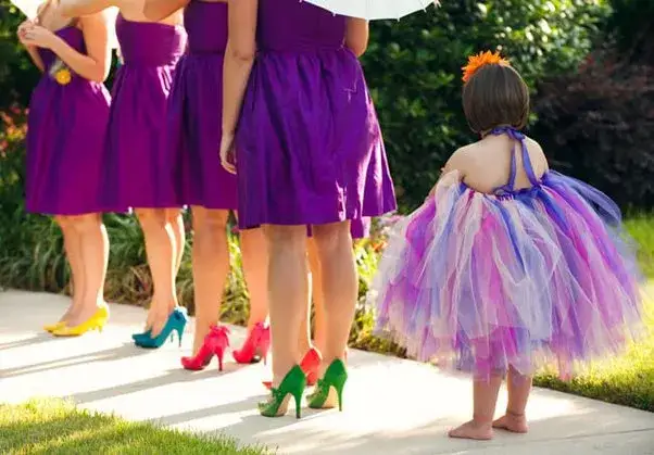 Jakie buty do fioletowej sukni? Poznaj idealne zestawienia i kolory!