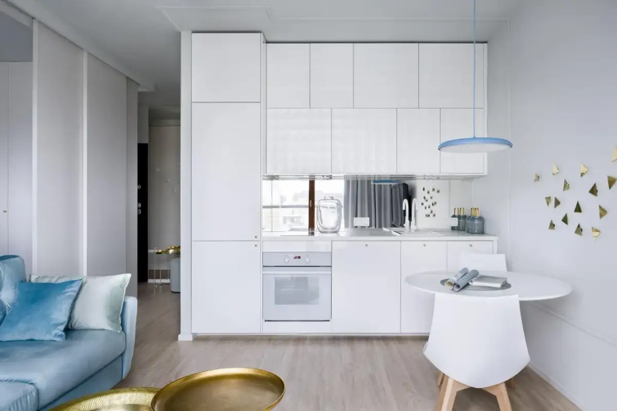 Jak urządzić małą kuchnię otwartą na salon i zyskać więcej przestrzeni
