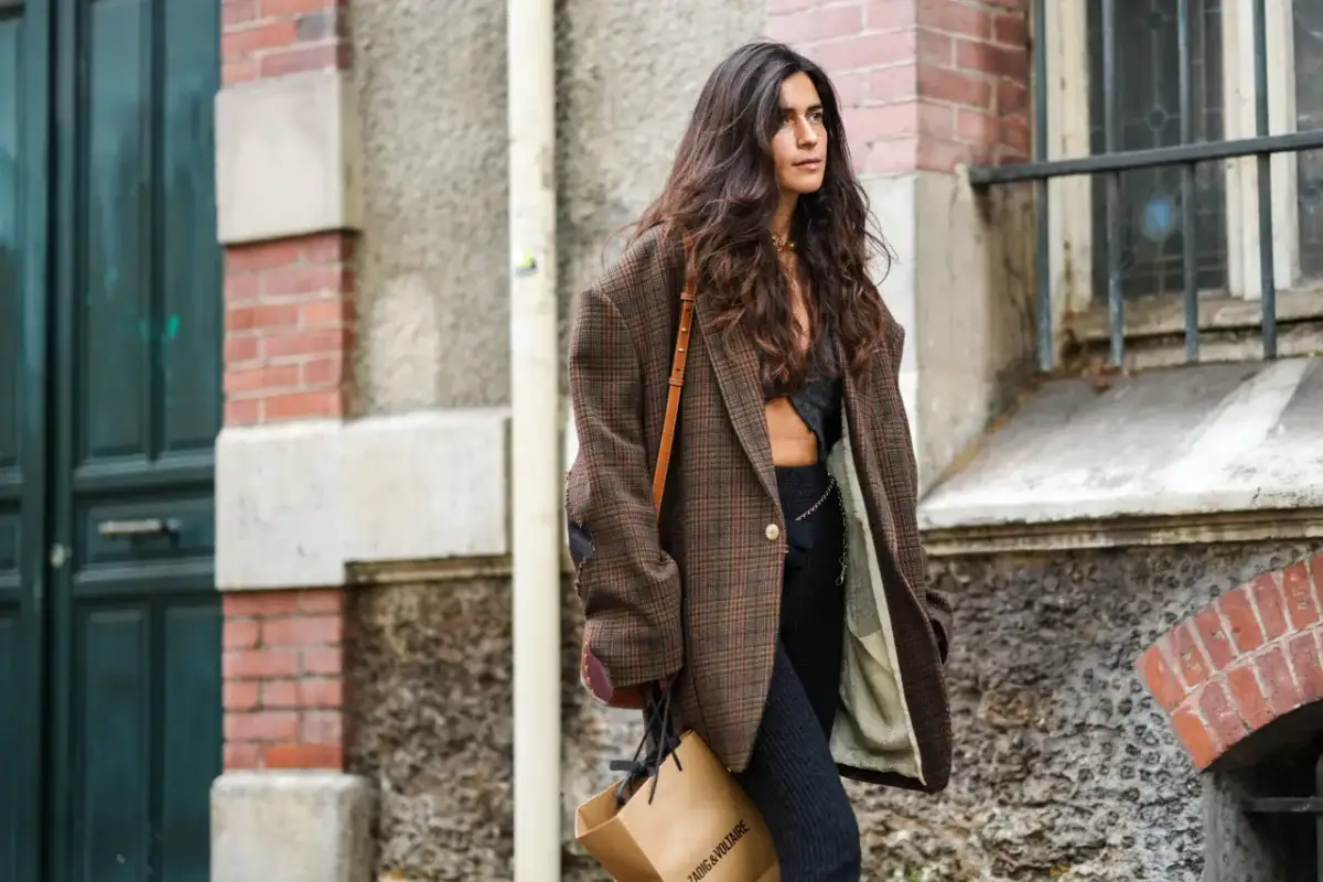 Marynarka w kratę damska: stylizacje, które zachwycą każdą kobietę