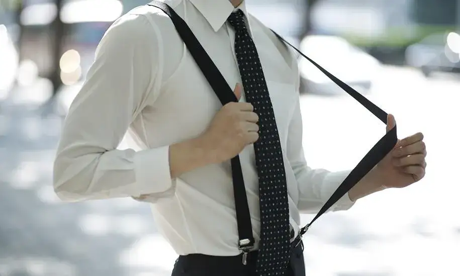 Czy szelki są modne? Poznaj aktualne trendy i stylizacje męskie