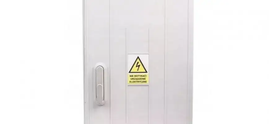 Jak otworzyć skrzynkę elektryczną bez klucza? Proste i bezpieczne metody