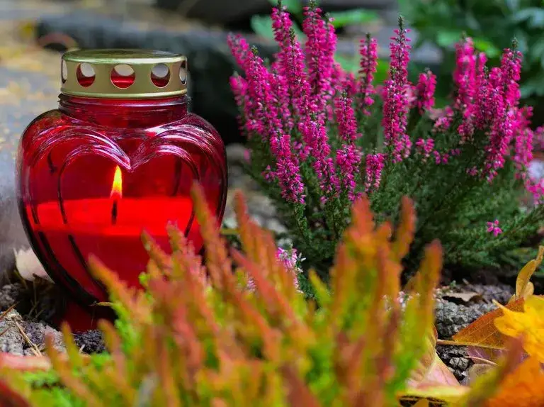 Życzenia na Dzień Zaduszny - Wzruszające przesłania dla bliskich