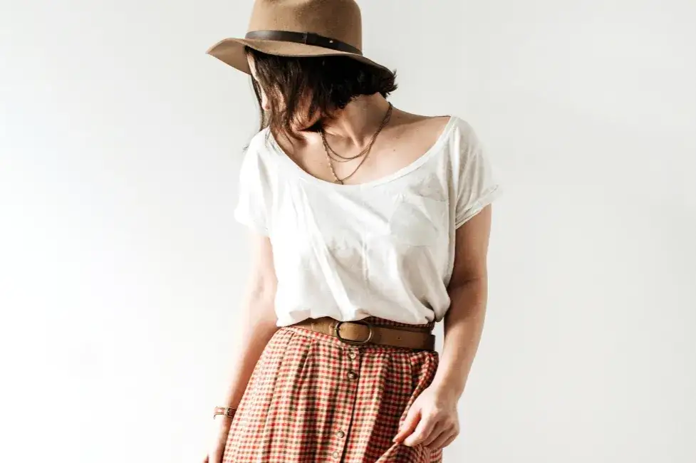 Co założyć do długiej spódnicy? Odkryj idealne stylizacje na każdą okazję