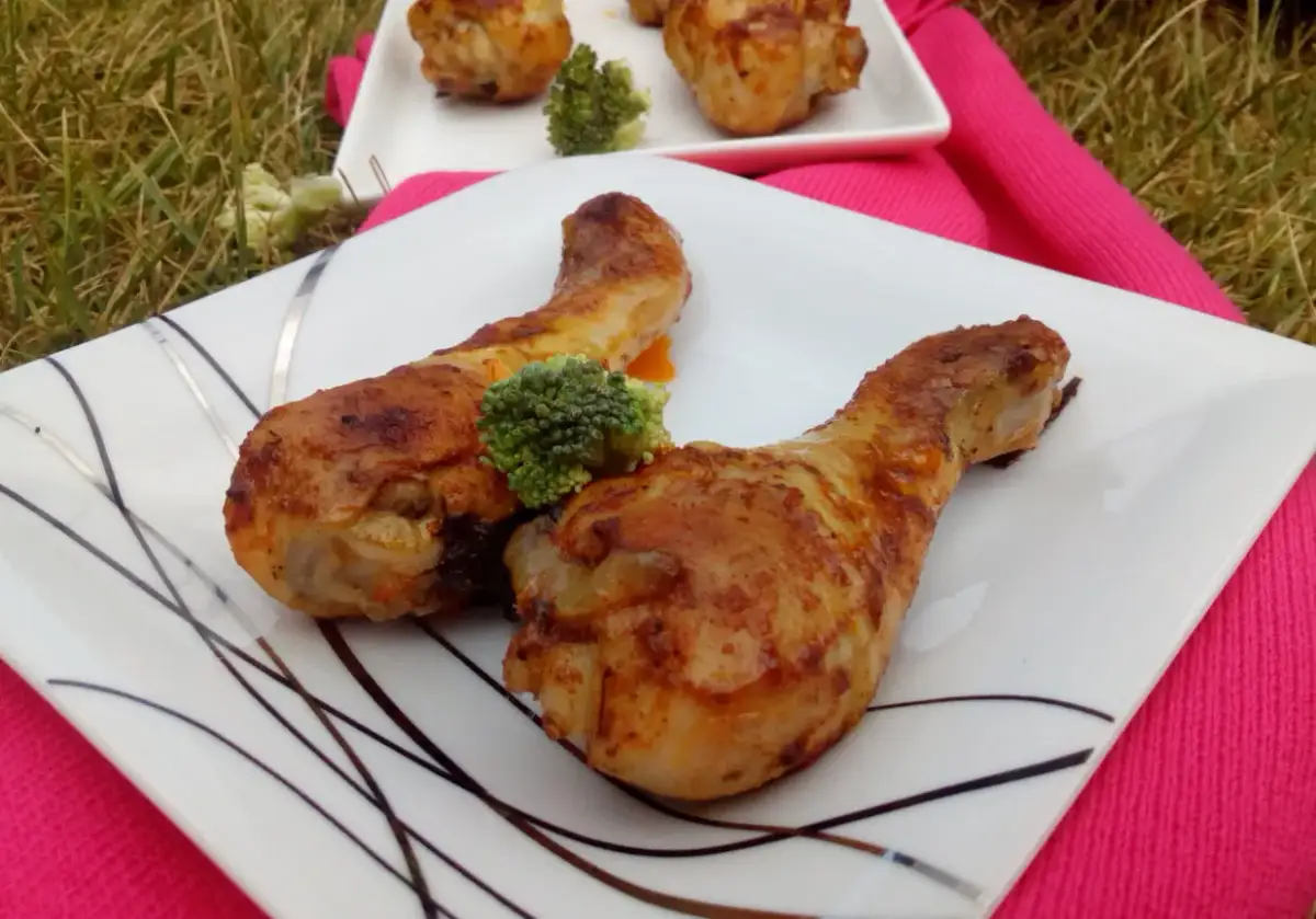 W jakiej temperaturze piec pałeczki z kurczaka, by uniknąć surowizny?