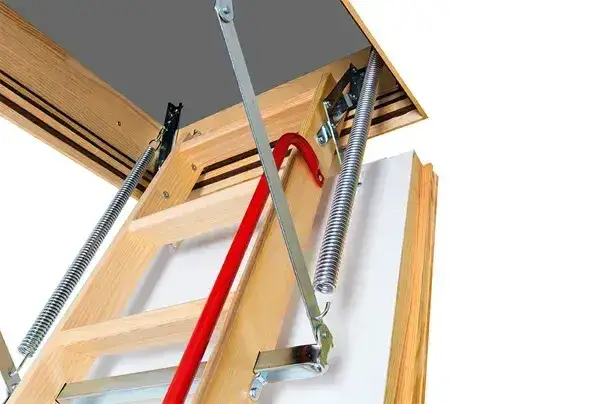 Jak otworzyć właz na strych? Proste kroki i bezpieczeństwo w jednym!