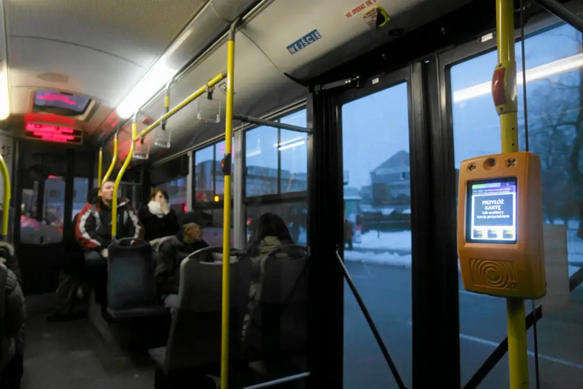 Czy kierowca autobusu może odmówić sprzedaży biletu? Oto prawda.