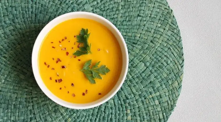 Ile kalorii ma zupa dyniowa? Odkryj jej kaloryczność i wartości odżywcze