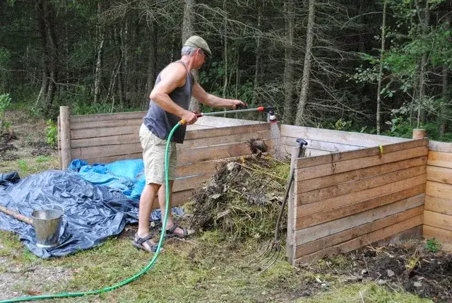 Jak się robi kompost - proste kroki do efektywnego kompostowania