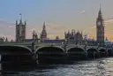 Pałac Westminsterski i Big Ben nad Tamizą, Londyn.