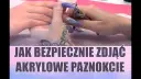 Jak zdjąć paznokcie akrylowe? Zrób to sama, bez uszkodzeń!