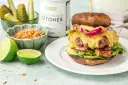 Soczysty keto burger w sałacie: Przepis + triki, by się nie rozpadł