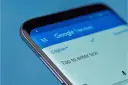 Czy aplikacja Tłumacz Google jest darmowa? Poznaj jej możliwości i ograniczenia