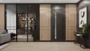 Nowoczesne drzwi wewnętrzne loft z przeszkleniem, otoczone panelami drewnianymi, tworzą stylowe przejście do gabinetu.