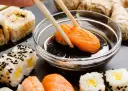 Sos sojowy do sushi: Jasny czy ciemny? Werdykt eksperta!