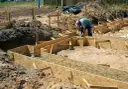 Ile desek na szalunek fundamentu? Oblicz dokładnie i uniknij strat