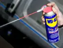 Czy WD-40 przewodzi prąd? Oto co musisz wiedzieć o jego właściwościach