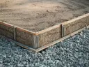 Jakie kruszywo pod płytę fundamentową, aby uniknąć problemów z fundamentem?