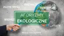 Ziemia podzielona na zieloną i szarą część. Obok napisy: "Złote myśli", "Przysłowia", "Sentencje", "Wiersze", "Aforzmy ekologiczne", "Cytaty". W tle hasło "Włącz oszczędzanie".