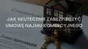 Model domu, klucze i dokument "Lease Agreement" symbolizują bezpieczną umowę najmu komercyjnego.