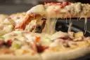 Pizza: Ile kcal? Jak jeść ulubione danie bez wyrzutów sumienia