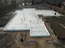 Prace nad fundamentem pod dom szkieletowy. Widać zbrojenie i styropian.
