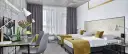 Pokój hotelowy z dwoma łóżkami, biurkiem i kwiatami. Idealne miejsce na wcześniejsze zameldowanie w hotelu.