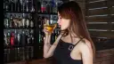 Jaki alkohol kupić kobiecie, aby zachwycić ją wyjątkowym prezentem?