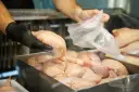 Zepsute mięso mielone: zapach, kolor, dotyk. Jak ocenić świeżość?