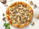 Pizza z pieczarkami i serem, otoczona świeżymi pieczarkami i ziołami.