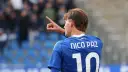 Nico Paz w niebieskiej koszulce z numerem 10, wskazujący palcem. Czy to zapowiedź przyszłych real madryt transfery?