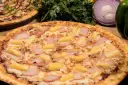 Pizza hawajska z ananasem i szynką. Czy to Sam Panopoulos kto wymyślił tę kontrowersyjną kombinację?