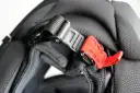 Jak prawidłowo zapiąć kask motocyklowy? Sekrety DD i Microlock.